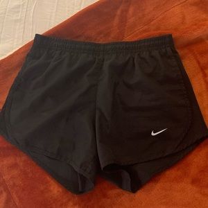 Youth M Nike shorts